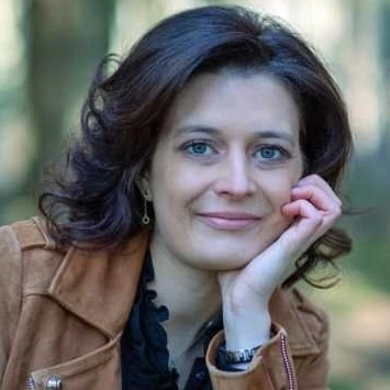 Portrait photo of Sabine Weyer